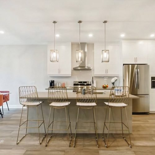 Maximize earnings with rental arbitrage by leveraging short-term rentals.